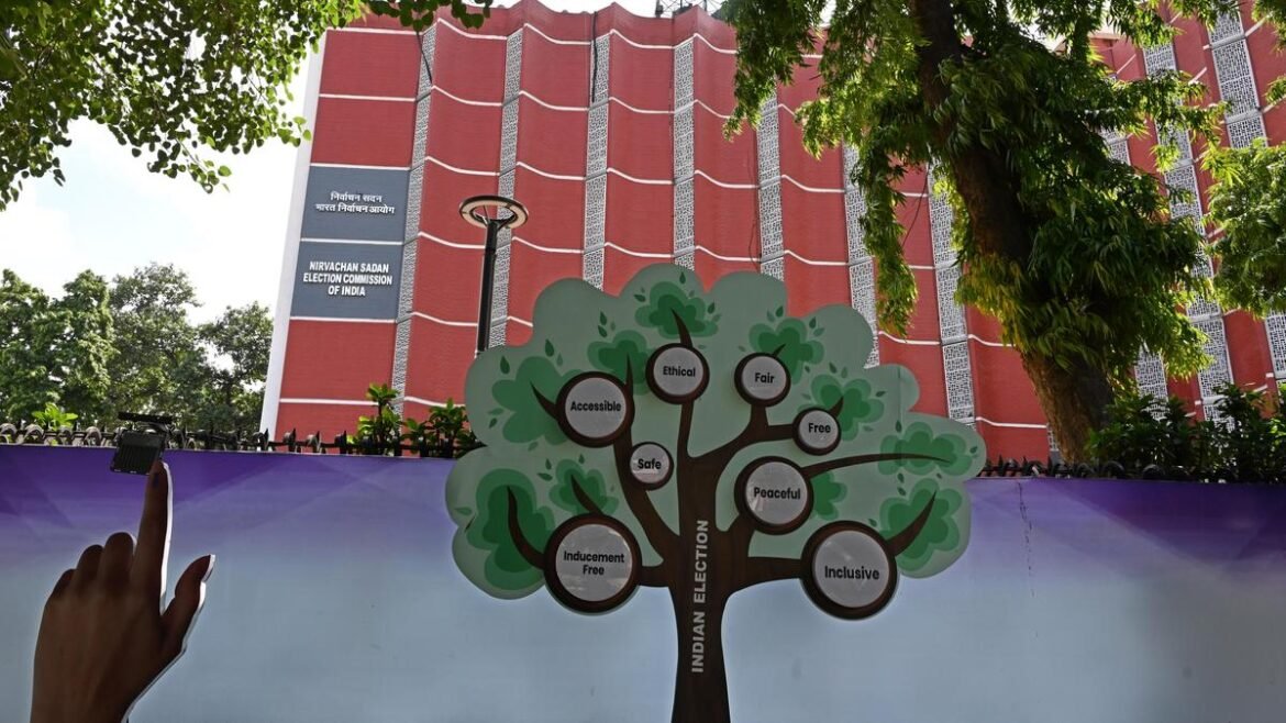 TN అసెంబ్లీ ఎన్నికలు: ఈరోడ్, కరూర్, నాగపట్నం, విరుదునగర్‌లలో కొత్త సూపరింటెండెంట్ ఆఫ్ పోలీస్‌లను పోస్టింగ్ చేస్తూ ECI ఉత్తర్వులు
