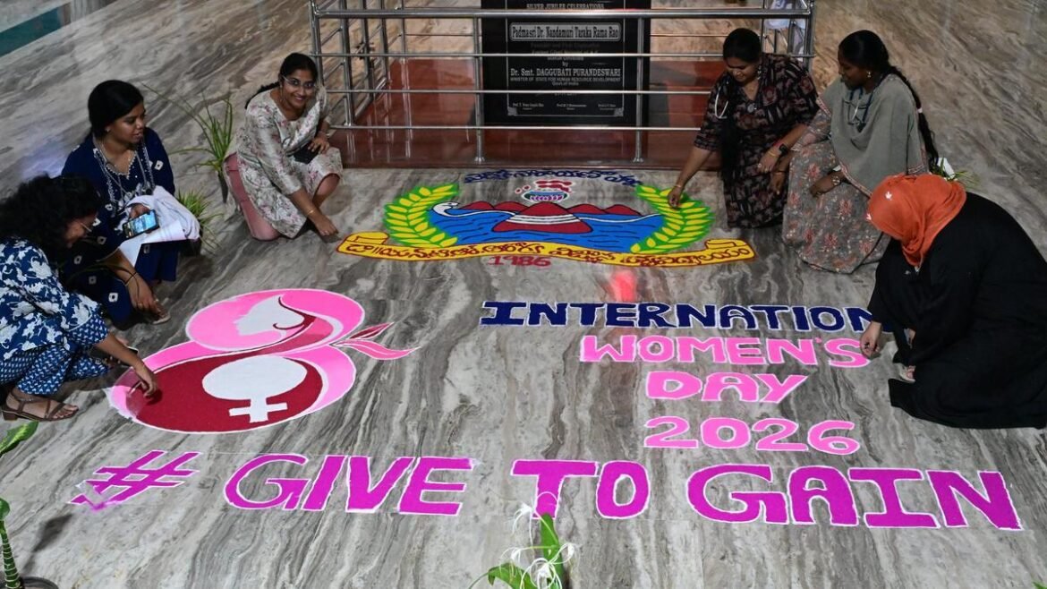 అంతర్జాతీయ మహిళా దినోత్సవం 2026: విద్యావంతులు, సాధికారత కలిగిన మహిళలు ప్రగతిశీల దేశానికి మూలస్తంభాలు అని అధ్యక్షురాలు ద్రౌపది ముర్ము అన్నారు
