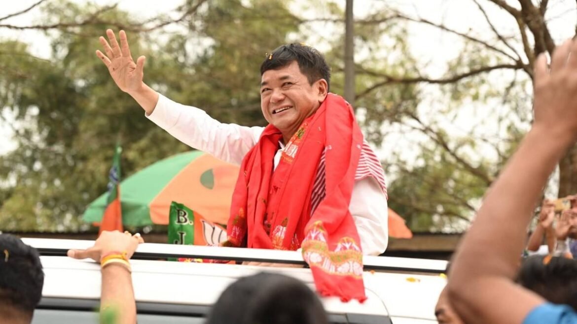 అసోం ఎన్నికల బరిలోకి గిరిజన మండలి ముఖ్యులు
