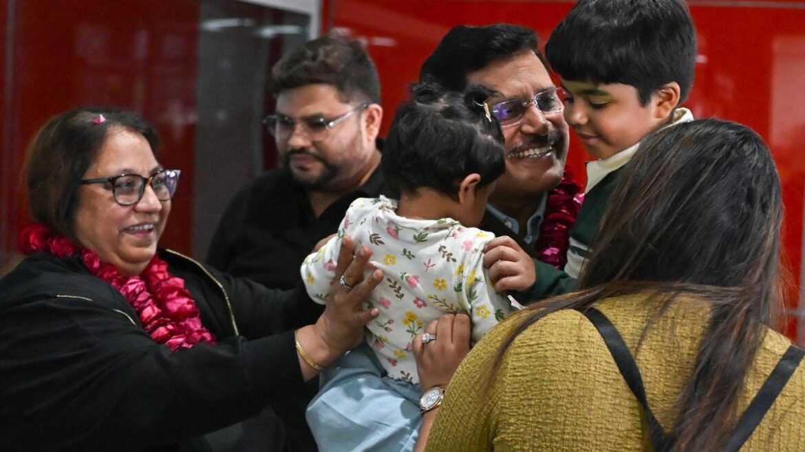 ఇరాన్‌పై యుఎస్-ఇజ్రాయెల్ దాడి మిలియన్ల మంది భారతీయ వలస కార్మికులపై ఎలా ప్రభావం చూపుతుంది
