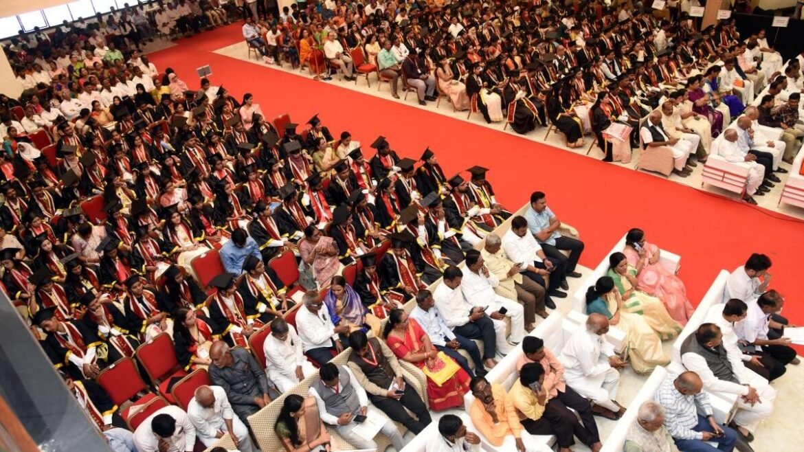 ఉద్యోగాలు, విద్య నిధులపై యువత, విద్యార్థి సంఘాలు కర్ణాటక బడ్జెట్‌ను విమర్శిస్తున్నాయి
