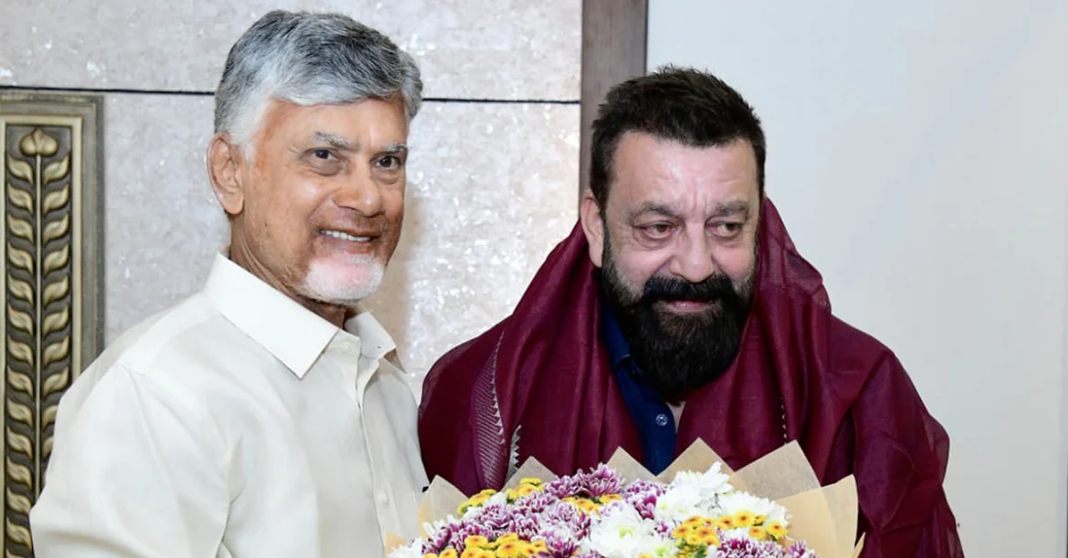 tmdb-header-middle-logo