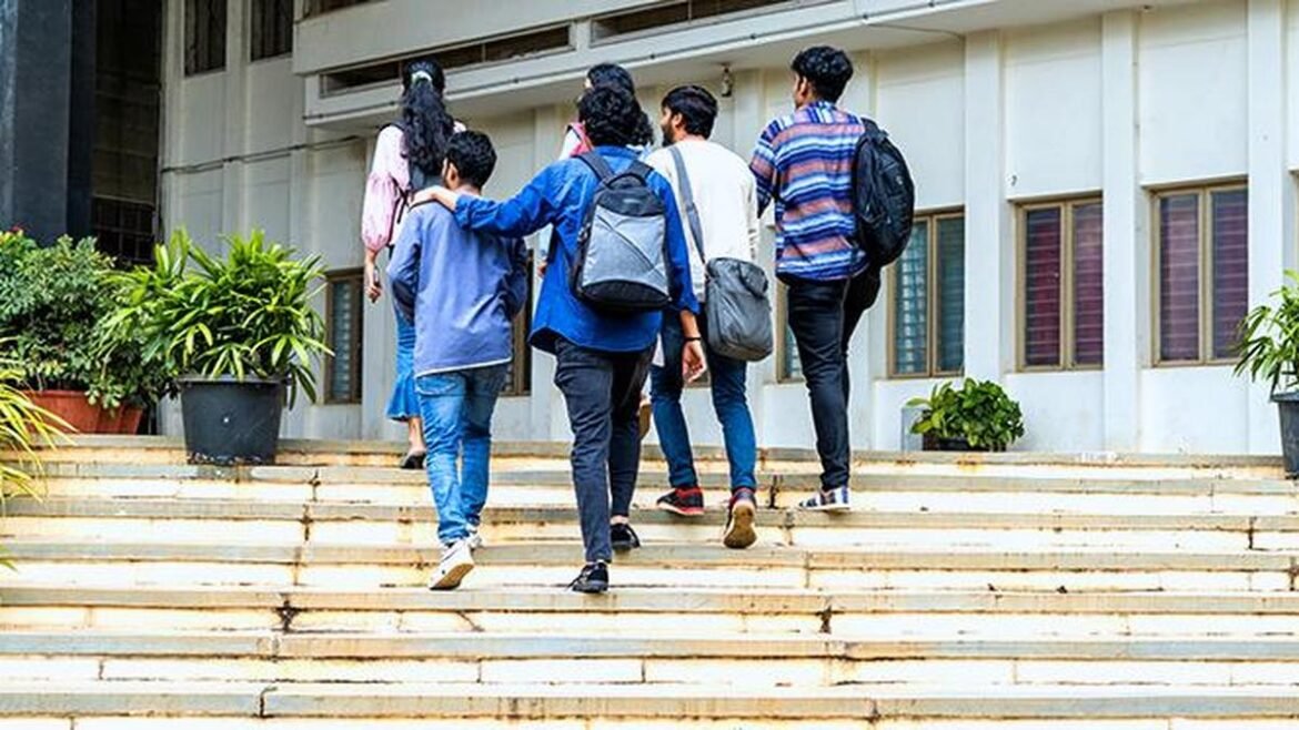 పశ్చిమ బెంగాల్‌లో తాత్కాలిక ఉపాధ్యాయుల పెరుగుదల
