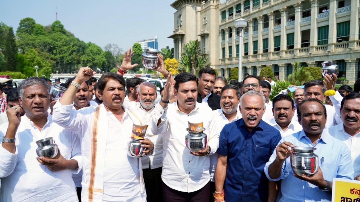 బడ్జెట్ వల్ల అప్పుల భారం పెరిగిందని బీజేపీ, జేడీ(ఎస్)
