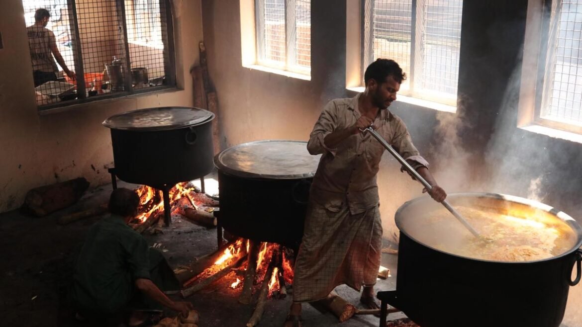 రంజాన్ 2026: తిరువనంతపురంలోని మసీదుల్లో 'నొంబు కంజి' తయారుచేసే కొంతమంది చెఫ్‌లను కలవండి
