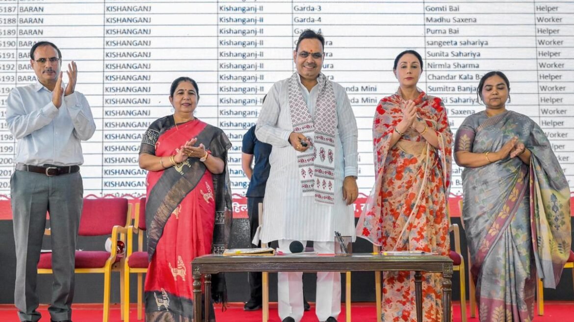 రాజస్థాన్‌లోని 1.22 లక్షల మంది అంగన్‌వాడీ కార్యకర్తలు DBT ద్వారా ఒక్కొక్కరికి ₹1,000 పొందుతారు
