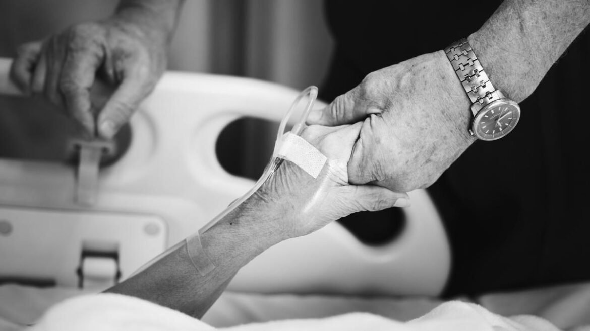 రాష్ట్ర ప్రయోజనాల కంటే గౌరవప్రదమైన మరణం పొందే హక్కు ఉంది: సుప్రీంకోర్టు
