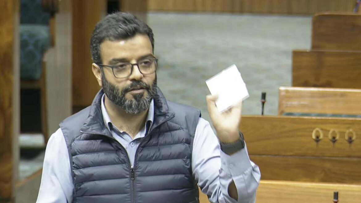 శ్రీనగర్ ఎంపీ, మాజీ మేయర్‌పై సోషల్ మీడియాలో తప్పుడు కథనాలు ప్రసారం చేసినందుకు కేసు నమోదు చేశారు
