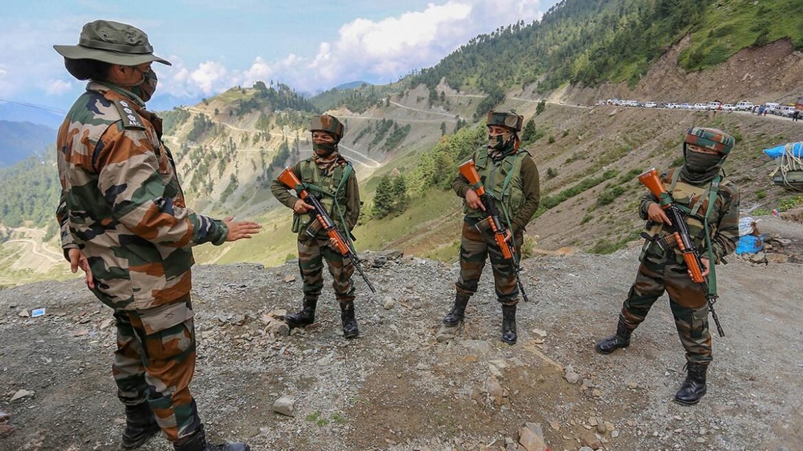 సాయుధ దళాలలో మహిళలపై SC: "మహిళా అధికారులకు సాయుధ దళాలలో సుదీర్ఘ కెరీర్ లేదనే భావన వారికి అసమాన ఆట మైదానానికి దారితీసింది"
