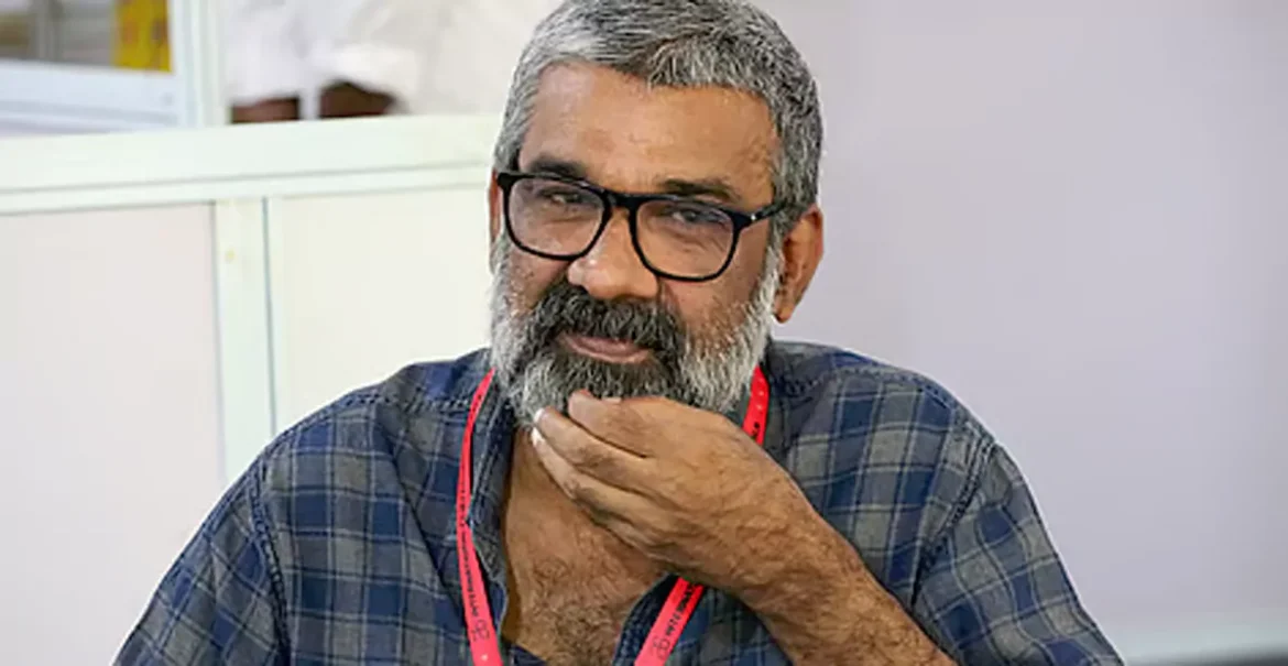 tmdb-header-middle-logo