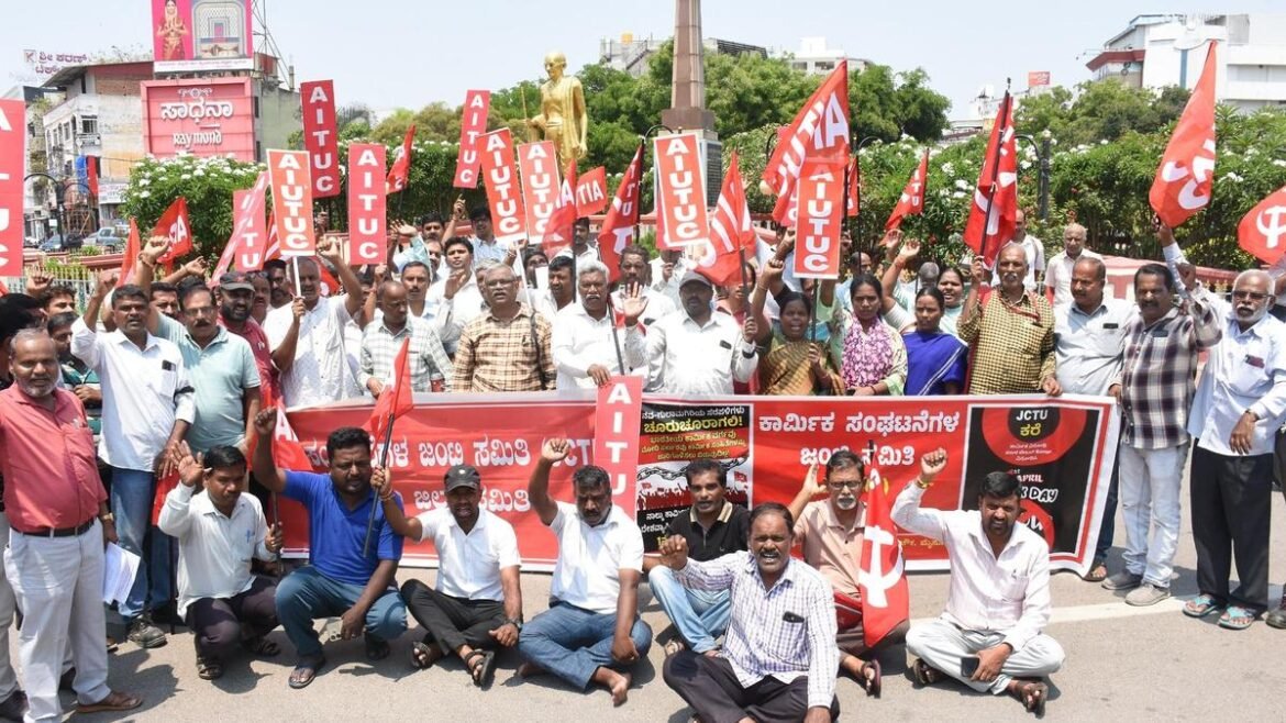 దాదాపు 75% చిన్న పరిశ్రమలు లేబర్ కోడ్‌ల క్రింద మూతపడే ప్రమాదాన్ని ఎదుర్కొంటున్నాయి: JCTU
