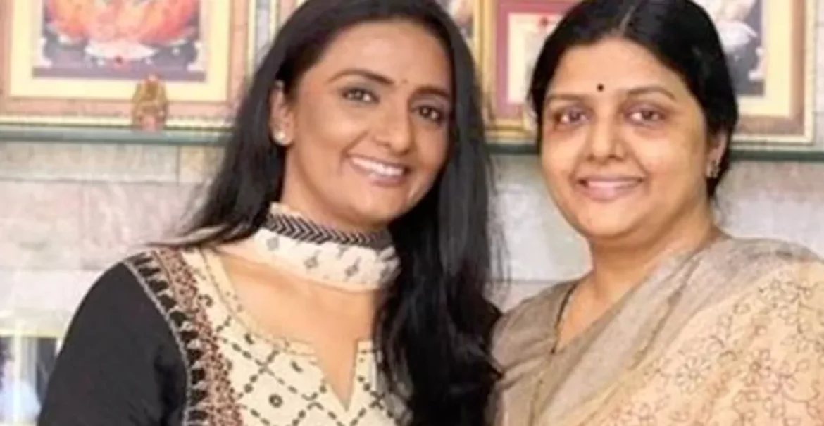 tmdb-header-middle-logo