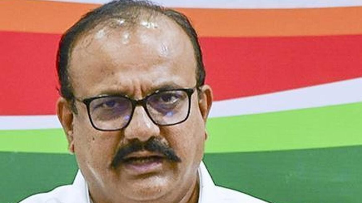 'సంగతన్ సృజన్ అభియాన్'లో సంస్థను సరిదిద్దేందుకు మహారాష్ట్ర కాంగ్రెస్ సిద్ధమైంది.
